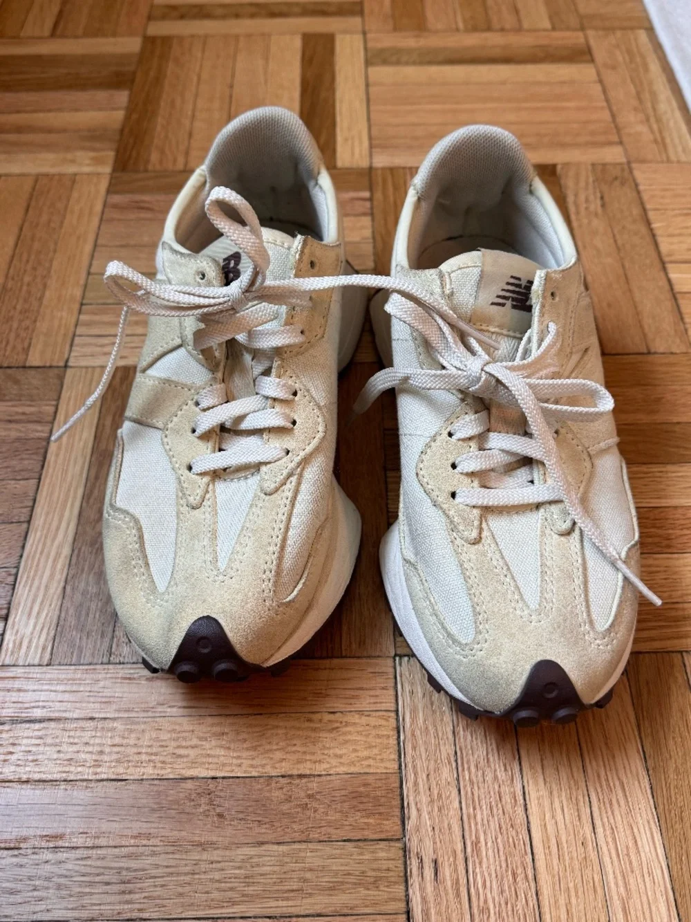 Women's New Balance 327 Sneaker